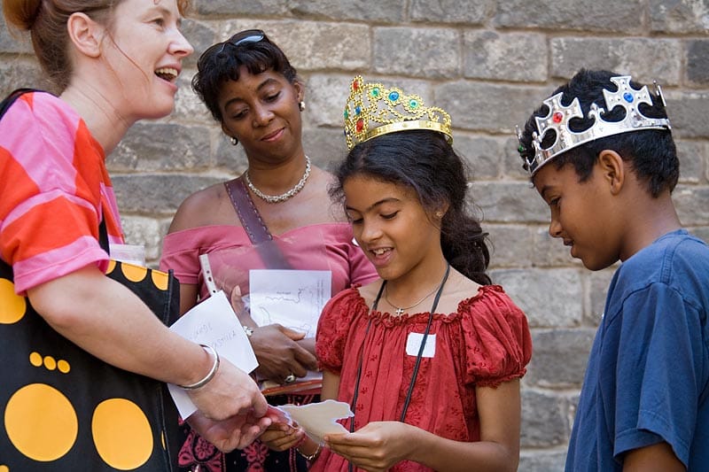 2.5-Hour Kids & Family Walking Tour in English - Singing Catalan Traditions and the Runnerbeans Game
