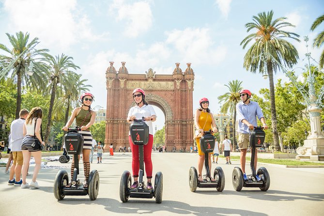2,5h Barcelona Gaudí Segway Tour - Parc de la Ciutadella: Cascada Monumental and Castle of the Three Dragons