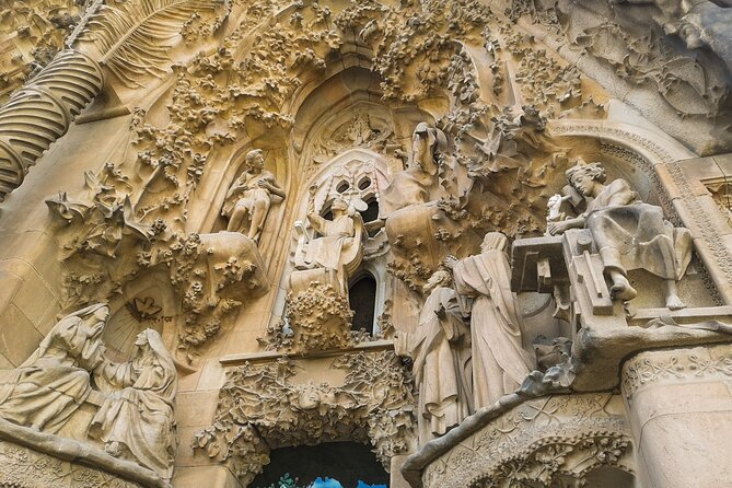 2-Day Tour: Gaudi & Sagrada Familia + Montserrat & Winery - Day 2: Montserrat Abbey, La Moreneta, and a viewpoint hike