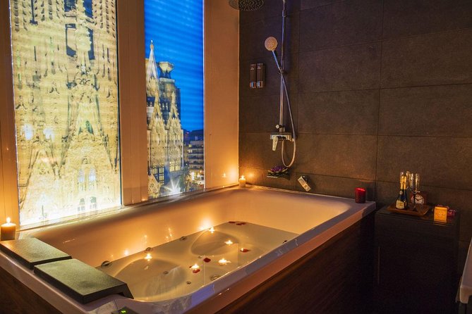 60 min Couple's Massage to choose and 30 min Floral Bath at THAI SPA MASSAGE - What happens at the location on Passeig de Gràcia