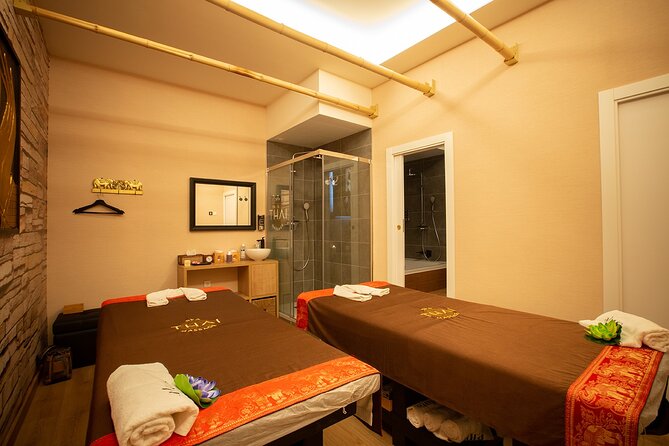 60 min Couple's Massage to Choose and 30 min Floral Bath THAI MASSAGE ALURA - 60-Minute Couples Thai Massage: Choose Your Style and Oil