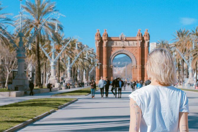 All about old Barcelona (tasting included) - Plaça Sant Felip Neri: an included ticket with a tragedy theme
