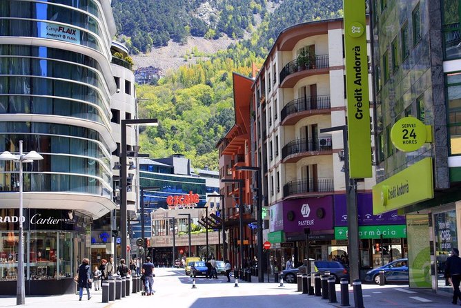 Andorra Private Tour: Sightseeing, Shopping & Traditional Lunch - Practical gotchas: passports, weather, and possible pickup delays