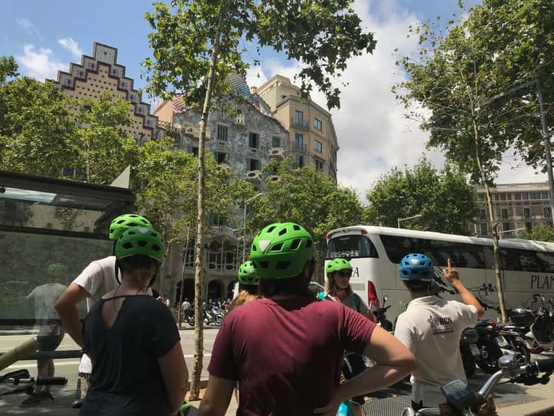 Barcelona: 1.5-Hour Sightseeing Tour by Bike/Electric Bike - Who should book this e-bike tour, and who should skip it