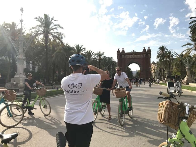 Barcelona: 1.5-Hour Sightseeing Tour by Bike/Electric Bike - Getting rolling: bikes, helmets, practice, and group control