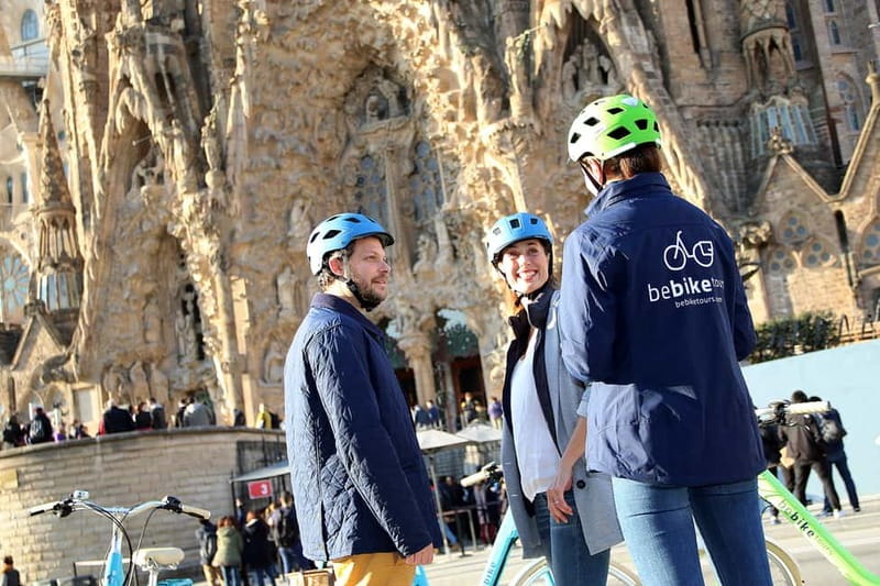 Barcelona: 1.5-Hour Sightseeing Tour by Bike/Electric Bike - Las Ramblas and La Boqueria: market energy with a guided ride buffer