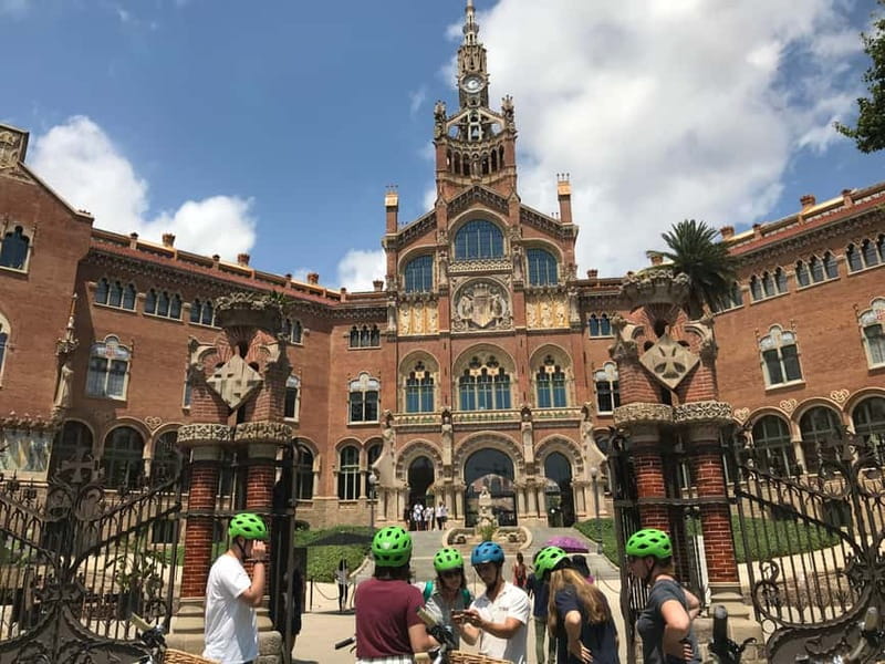 Barcelona: 1.5-Hour Sightseeing Tour by Bike/Electric Bike - Barceloneta and Port Vell: coastal views and the W Hotel area
