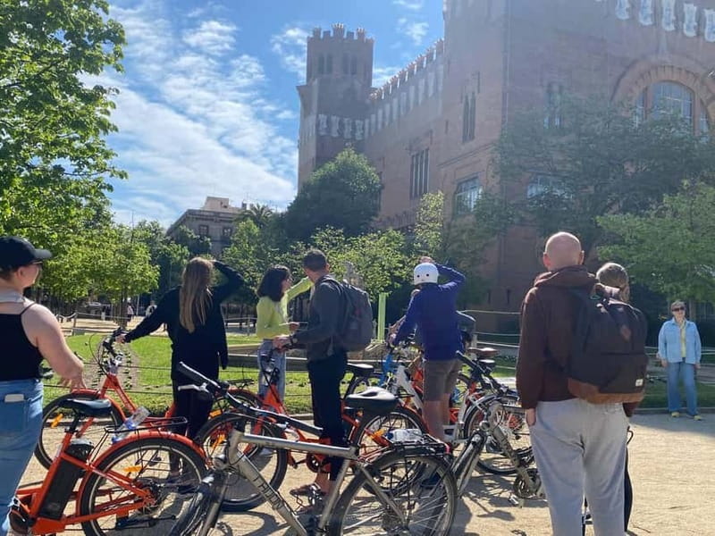 Barcelona: 1.5-Hour Sightseeing Tour by Bike/Electric Bike - Price and value: what $22 buys in 90 minutes