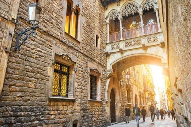 Barcelona 1.5h Private Old Town, Gothic & Ramblas Walking Tour - Placa Sant Felip Neri and Placa Reial: two squares that change the mood