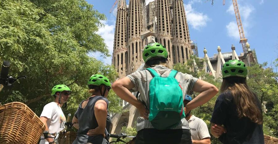 Barcelona: 2.5-Hour Bike or E-Bike Historical Tour - Why this Gaudí bike tour is such a strong use of a short visit
