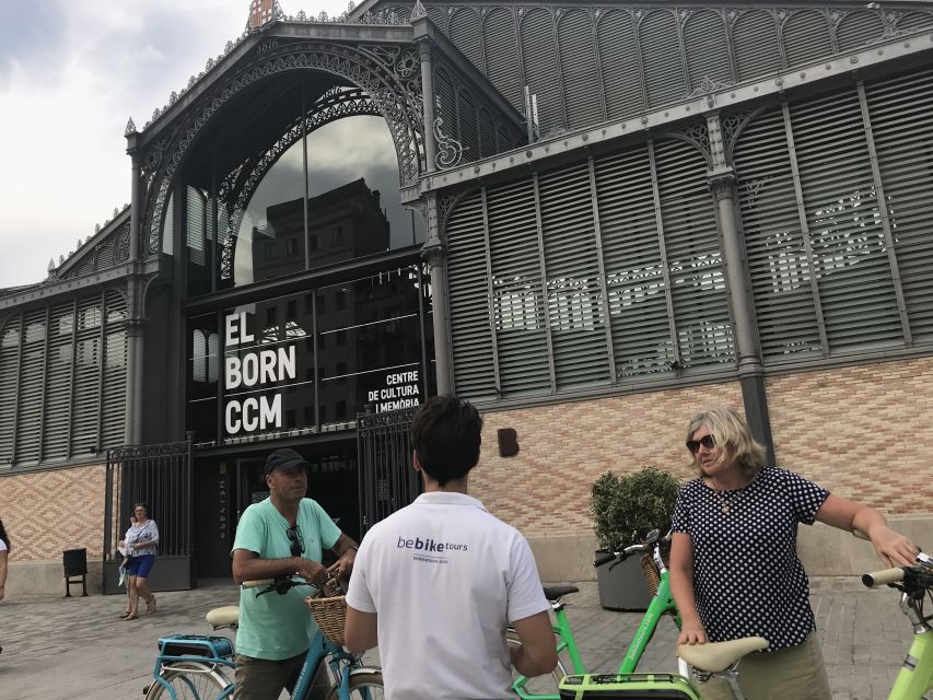 Barcelona: 2.5-Hour Bike or E-Bike Historical Tour - Getting to Passeig de Lluís Companys and getting your bike fast