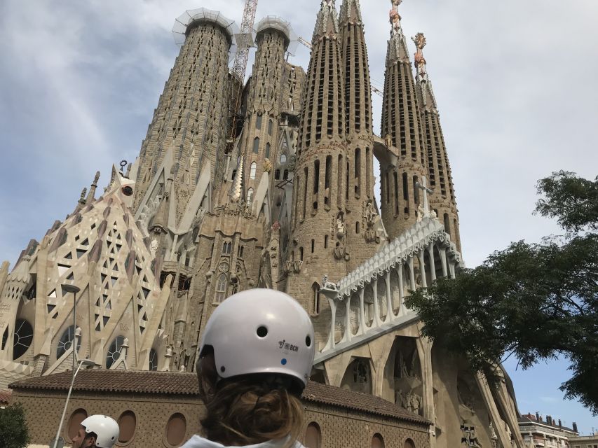 Barcelona: 2.5-Hour Gaudí Segway Tour - Guides, pacing, and what to expect in real-world traffic