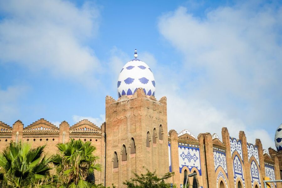 Barcelona: 2,5h Gaudí Segway Tour - La Pedrera and Sagrada Familia, without burning your day in transport