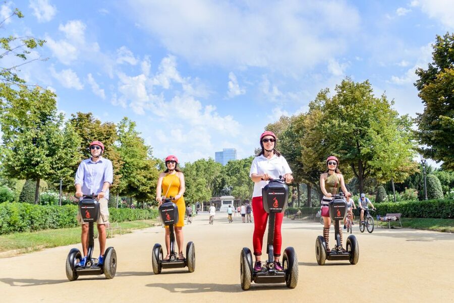 Barcelona: 2,5h Gaudí Segway Tour - Gliding the waterfront angles: Mirador de Colom and El Cap de Barcelona
