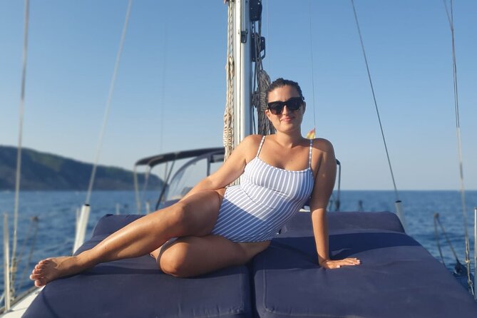 Barcelona 2-hour Private Boat Tour with Cava and snacks - Price, value, and who should book (or skip)