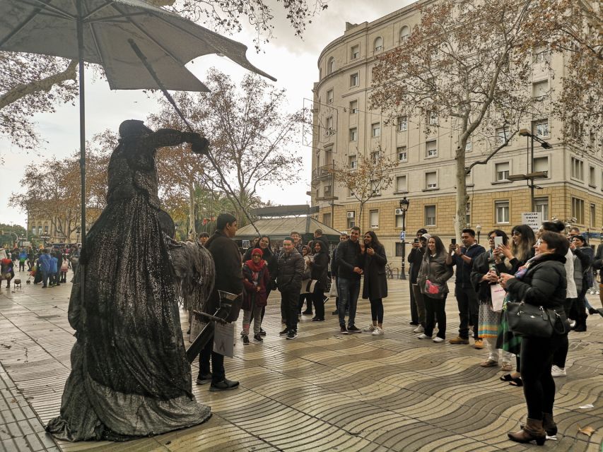 Barcelona: 2-Hour Private City Highlights Kickstart Tour - Private guide perks, and what you should ask during the walk