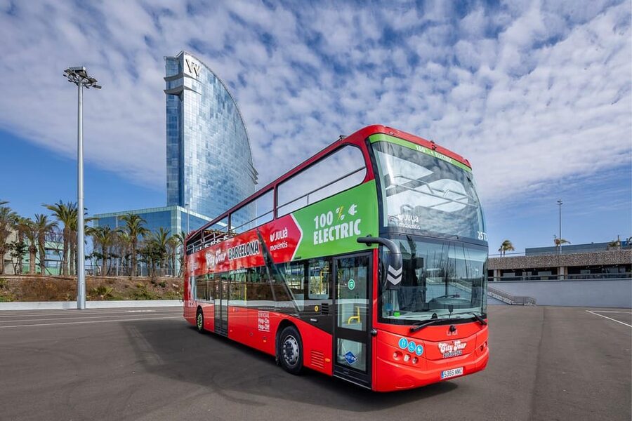 Barcelona: 24 or 48-Hour Hop-On Hop-Off Bus Tour - Getting On and Off Fast When the Bus Gets Busy