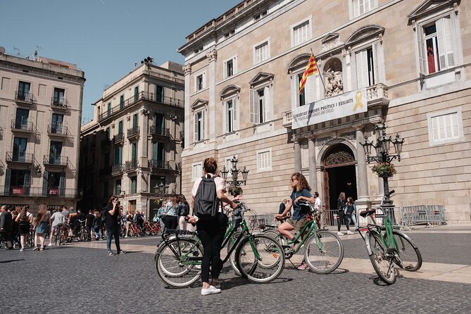 Barcelona 3-hour Bike or E-Bike Tour: Gaudí By Bike - Starting at Plaça Reial, where the tour begins with Gaudí’s roots