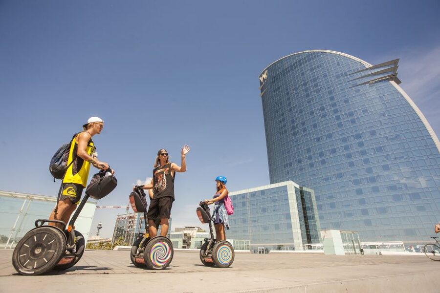 Barcelona: 3-Hour Segway Sightseeing Tour - From Barri Gòtic Walls to the Columbus Monument