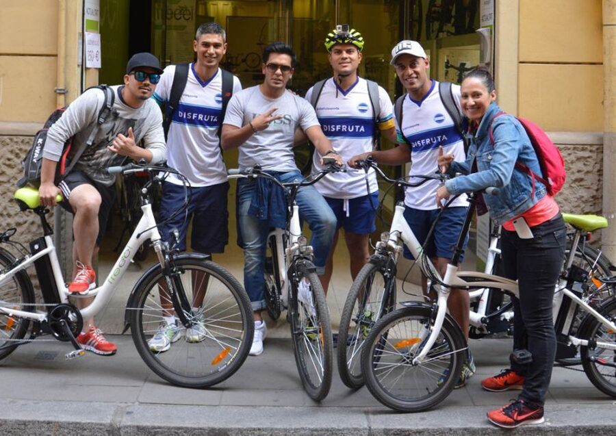 Barcelona: 4-Hour E-Bike Photography Tour - Gothic Quarter and the Columbus monument: stone streets with strong photo angles
