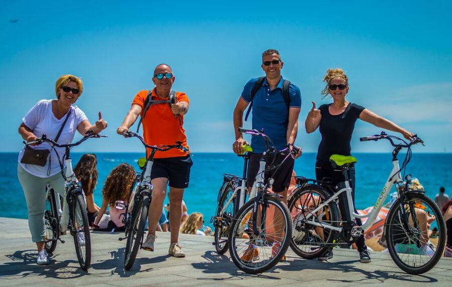 Barcelona: 4-Hour E-Bike Photography Tour - Park of the Ciutadella and Agbar Tower: a useful mix for variety
