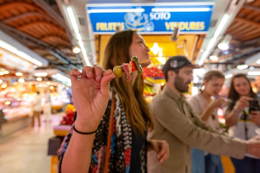 Barcelona: 4-Hour Small Group Bike Tour - Flea Markets, Hidden Plazas, Medieval Notes, and Street Art Mix