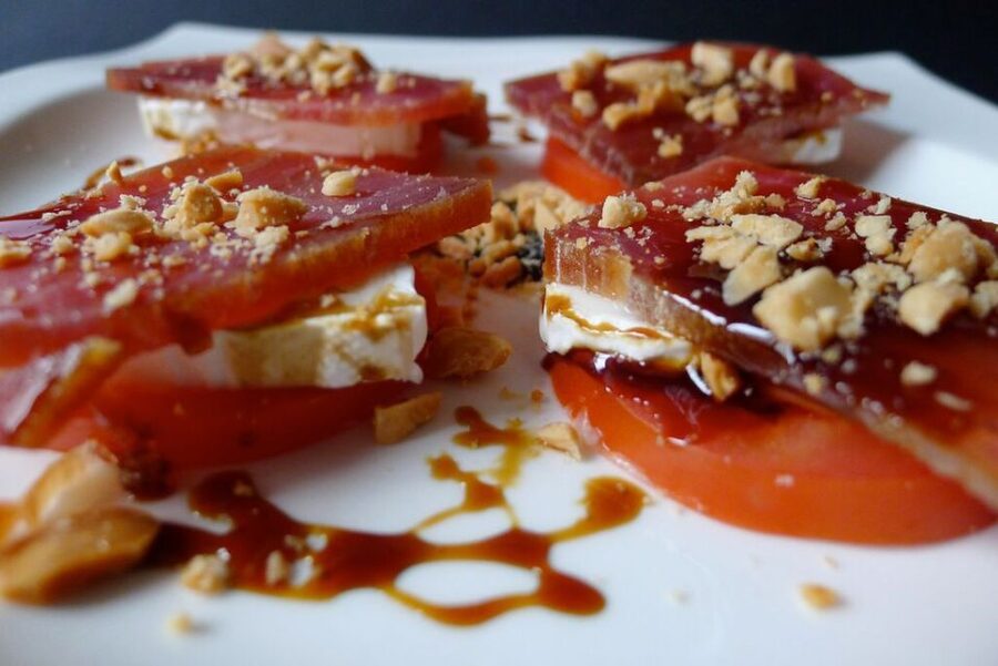 Barcelona: 4-Hour Tapas Evening Tour and Flamenco Show - Tapas time in a typical bar: what’s included and how it feels