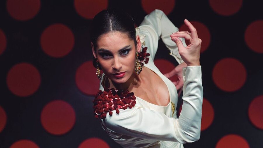 Barcelona: 4-Hour Tapas Evening Tour and Flamenco Show - Flamenco at Tablao: 40 minutes of singing, dance, and intensity