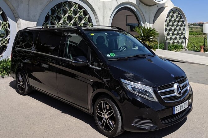 Barcelona airport transfer (From 1 to 7 passengers) - Finding Your Driver Fast at Barcelona Airport