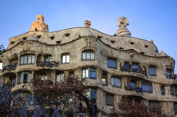 Barcelona Architecture Walking Tour With Casa Batlló Upgrade - Casa Amatller and the chocolate stop that actually makes sense