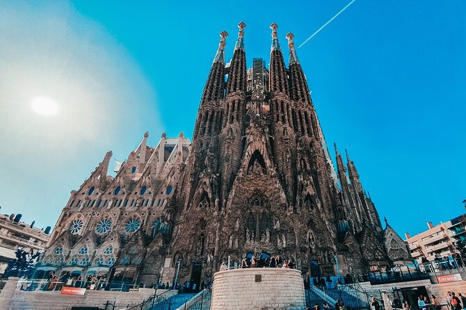 Barcelona Architecture Walking Tour With Casa Batlló Upgrade - How the walking time affects your comfort and pacing
