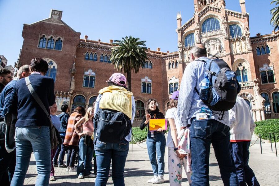 Barcelona Architecture Walking Tour With Casa Batlló Upgrade - What you should expect from the guide experience (and why it matters)