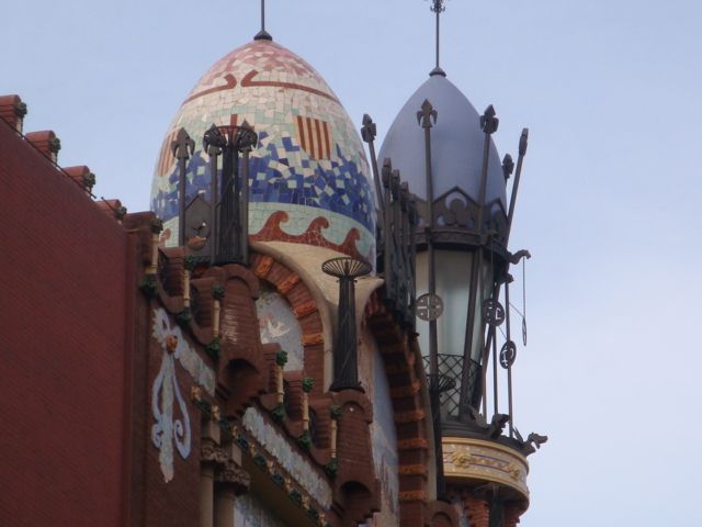 Barcelona: Art Nouveau & Gaudí Tour - Passeig de Gracia: trencadís shards and the Block of Discord