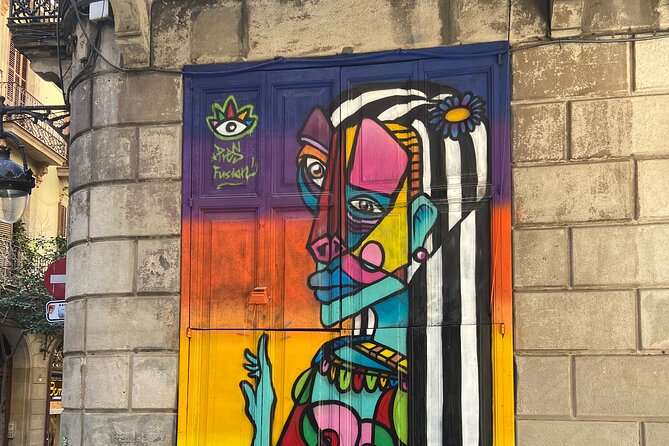 Barcelona Art & Wine: Galleries, Studios & Street Art - Stop 1 at Galeria SENDA, where contemporary art sets the tone
