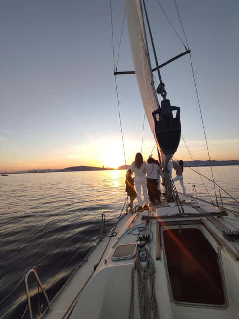 Barcelona Badalona : Sailboat Tour, Snacks, Drinks, Swimming - Key highlights to know before you book