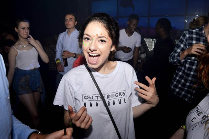 Barcelona Bar Crawl - How the Bar Crawl Works, Free Shots and Discount Drinks Deals