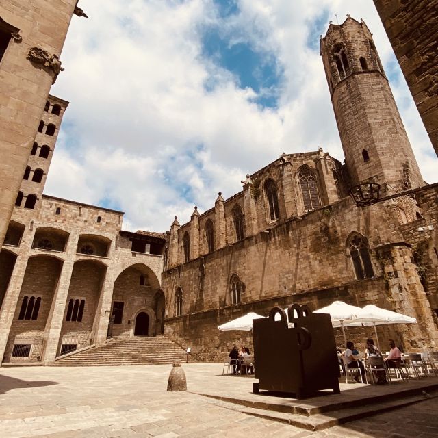 Barcelona: Barri Gotic Small Group Walking Tour - Key highlights you will actually use