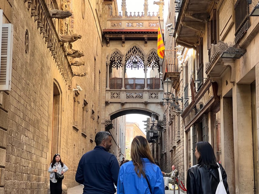 Barcelona: Barri Gotic Small Group Walking Tour - Two hours in Barri Gòtic: the best way to make sense of the maze