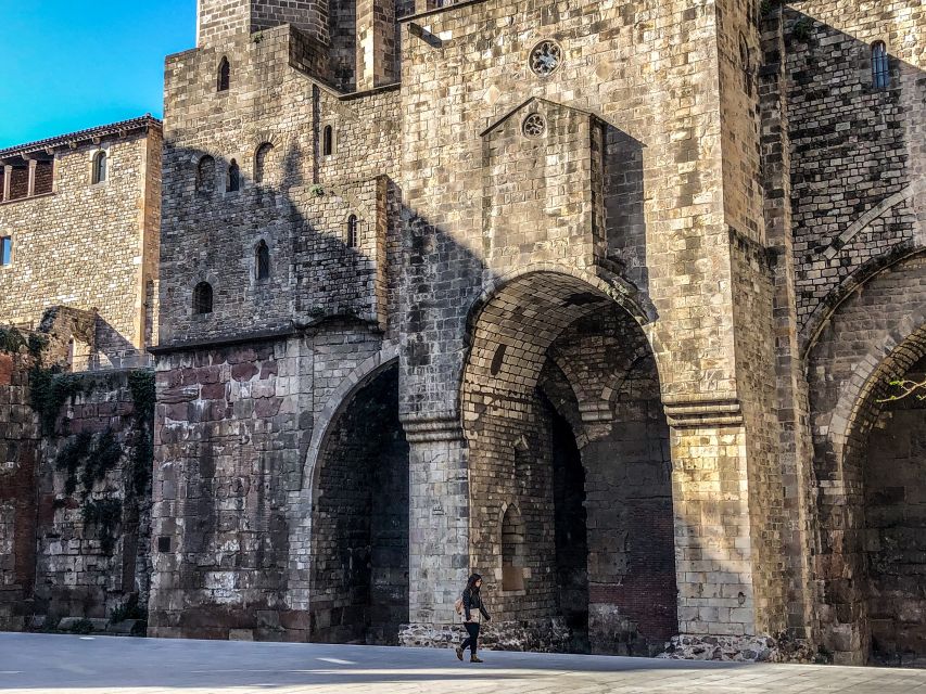 Barcelona: Barri Gotic Small Group Walking Tour - Plaza de San Felipe Neri: a quiet square with a tragic story