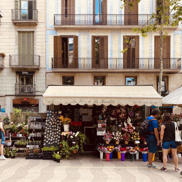 Barcelona: Barri Gotic Small Group Walking Tour - Plaça del Rei: where Barcelona’s political center comes into focus