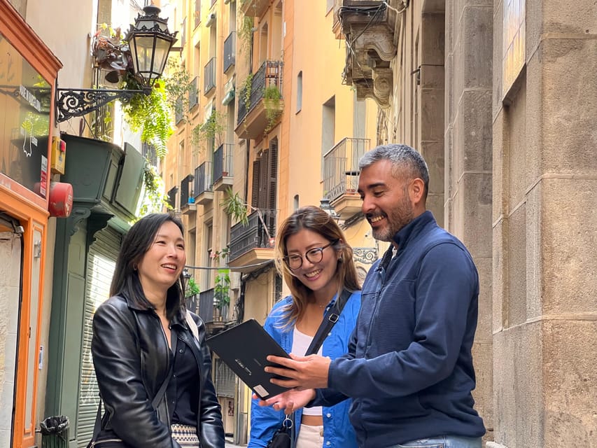 Barcelona: Barri Gotic Small Group Walking Tour - How the guide makes the 2 hours feel worth $35