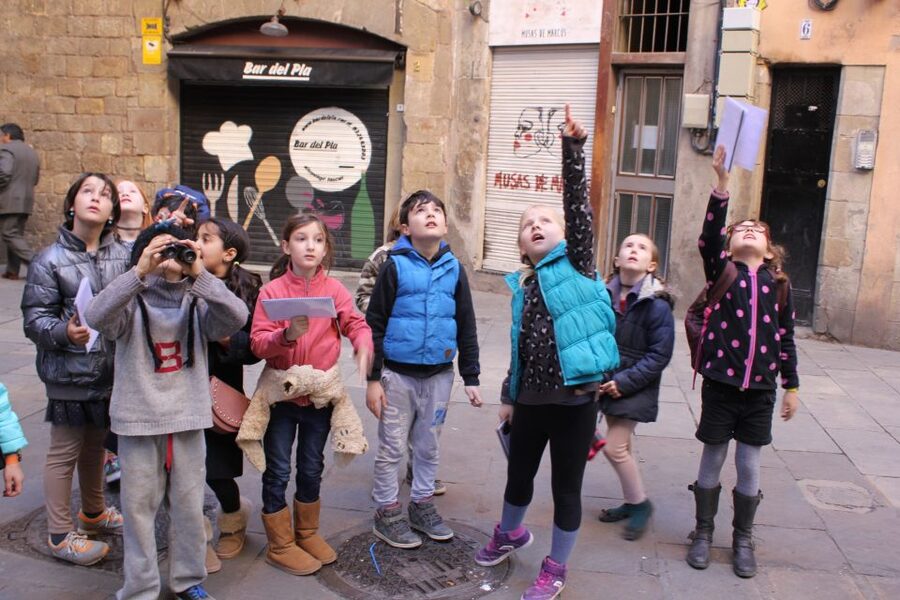 Barcelona: Barrio Gótico Dragon Tour for Families - Starting in Born and La Ribera: map, compass, and your first dragon clues