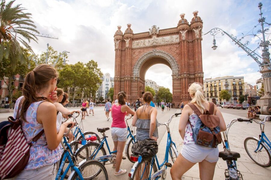 Barcelona Beach 3-Hour Bike Tour - Entering the route: why this 3-hour Barcelona ride makes sense