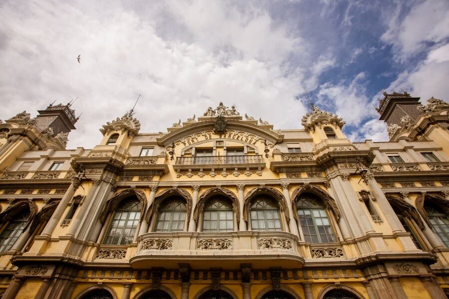 Barcelona Beach 3-Hour Bike Tour - Barceloneta and Port Vell: start in the fishing-district mood