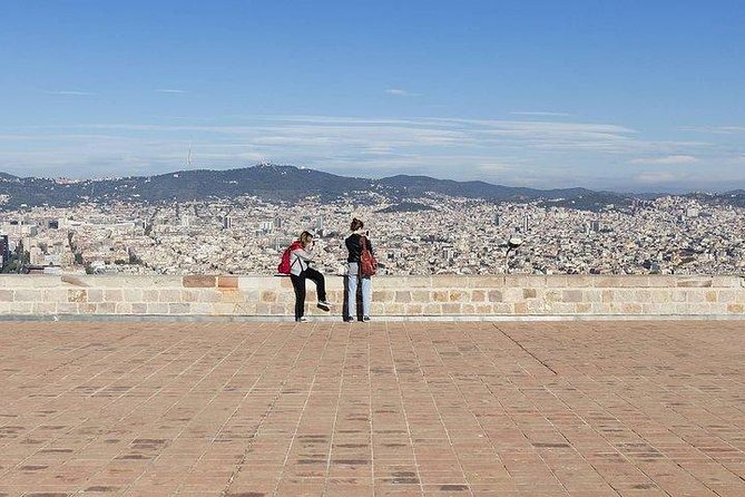 Barcelona Best Views: Old Town and Montjuic Castle Private Tour - Montjuic Castle and Its Dungeon Access That Changes the Mood