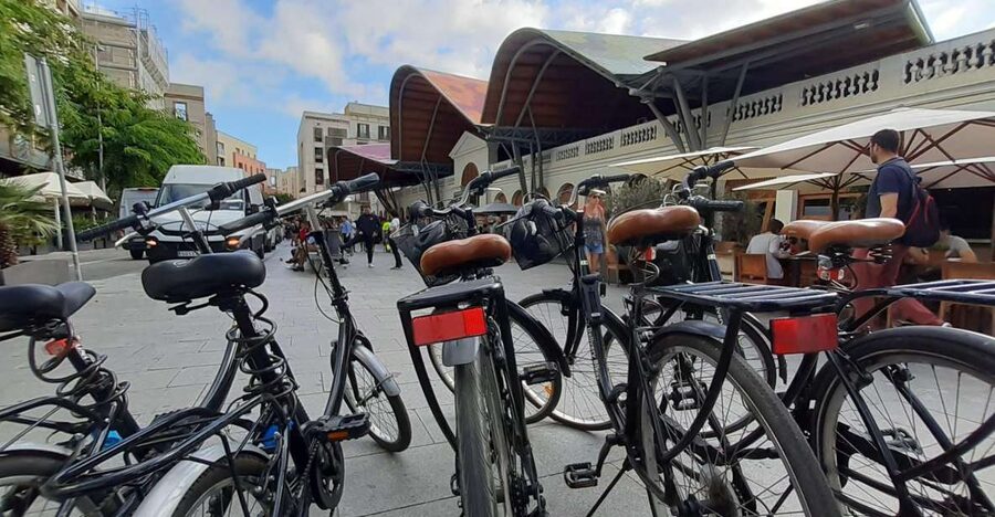 Barcelona: Bike Rental with Delivery and Pickup - Starting from your hotel, then riding your own route
