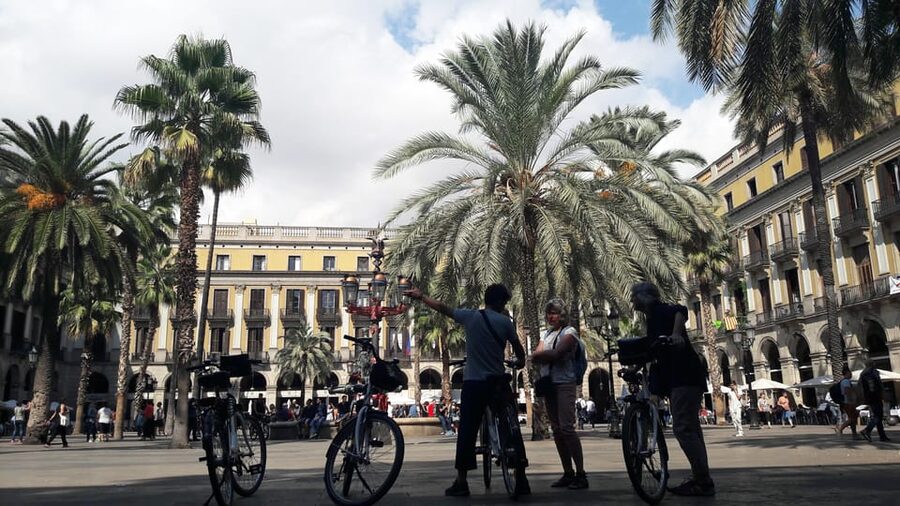 Barcelona: Bike Rental with Delivery and Pickup - La Sagrada Familia when you want Gaudí on your schedule