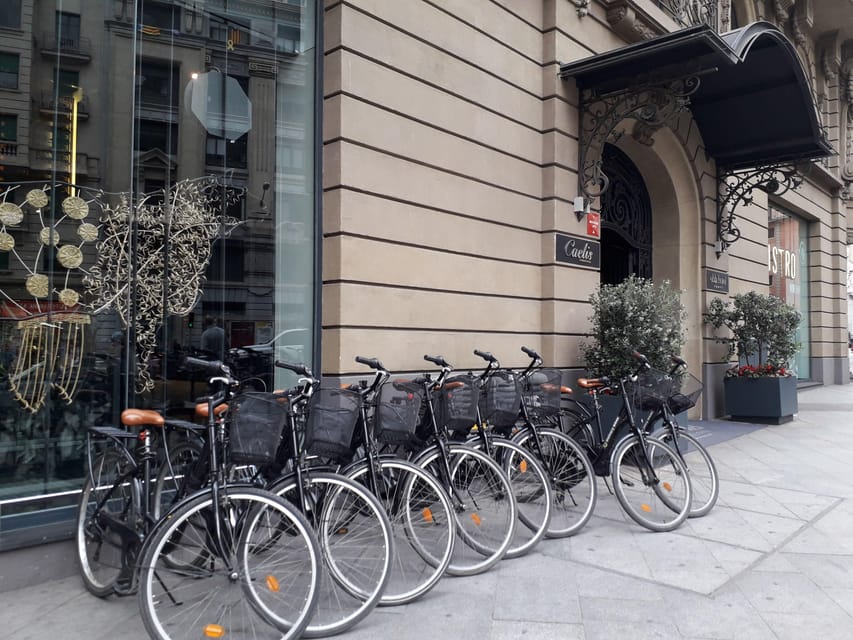 Barcelona: Bike Rental with Delivery and Pickup - Parc de la Ciutadella and the Arc de Triomphe area for a calmer reset