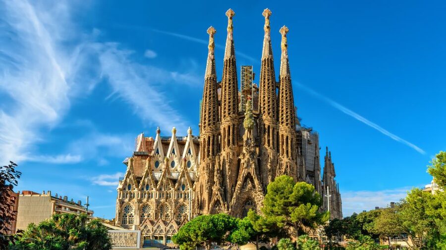 Barcelona: Bike Tour & Sagrada Familia Skip-the-Line Tickets - A 4-hour bike and Sagrada Familia combo that cuts the waiting