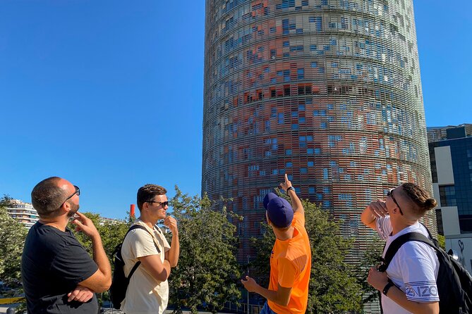 Barcelona bike tour with French guide 20-ТOP, bike/eBike - Sagrada Familia plus Gaudí houses: the exterior story is the point